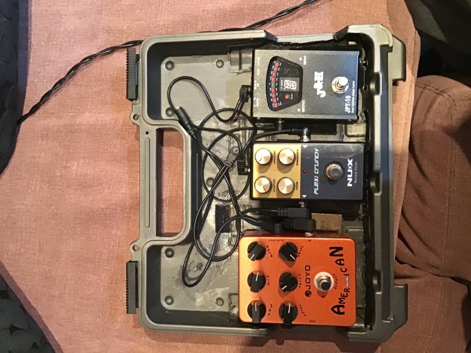 Maleta Boss BCB-30 más pedales