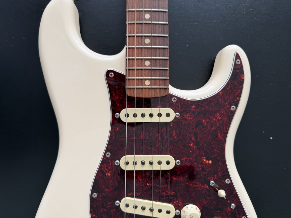 Fender Limited Edition Vintera ‘60s Stratocaster 2022 Olympic White