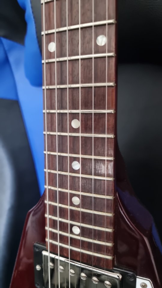 Gibson Flying V Cherry 2018 de segunda mano · Foto 3 de 6 · Madrid · 1400 €