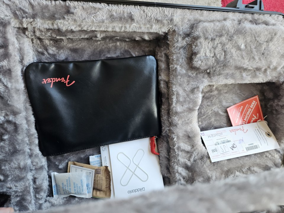 Fender Stratocaster Am Pro II HSS (CAMBIOS dentro)