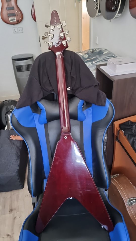 Gibson Flying V Cherry 2018 de segunda mano · Foto 4 de 6 · Madrid · 1400 €