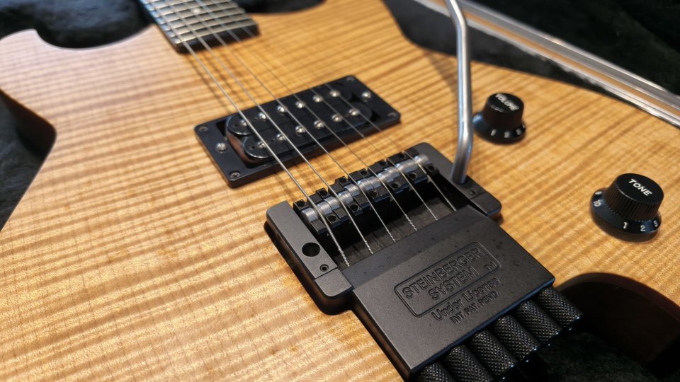 Guitarra headless de luthier.Pastilla SD Holdsworth de segunda mano · Foto 5 de 8 · Barcelona · 1200 €