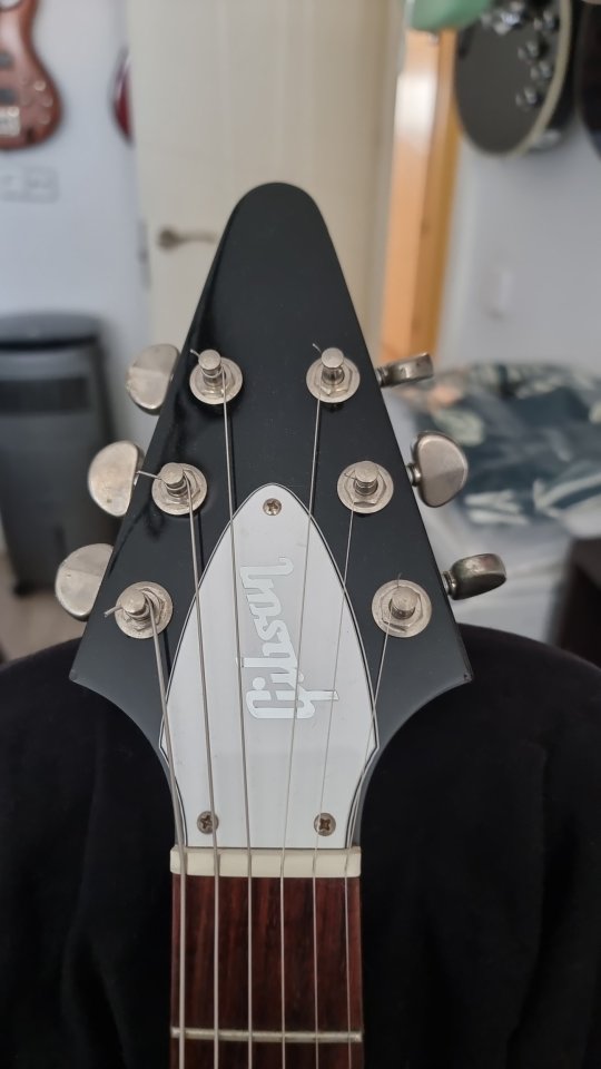 Gibson Flying V Cherry 2018 de segunda mano · Foto 5 de 6 · Madrid · 1400 €