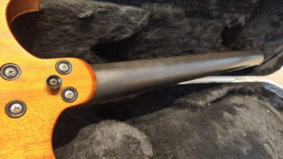 Guitarra headless de luthier.Pastilla SD Holdsworth de segunda mano · Foto 6 de 8 · Barcelona · 1200 €