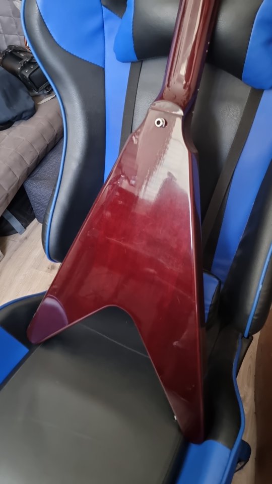 Gibson Flying V Cherry 2018 de segunda mano · Foto 6 de 6 · Madrid · 1400 €