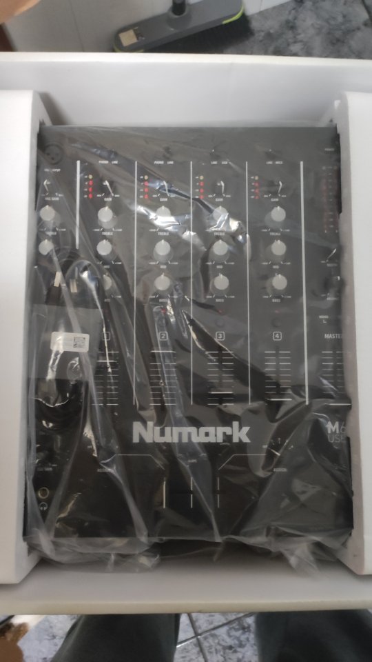 Numark M6 Usb de segunda mano · Foto 2 de 4 · Pontevedra · 200 €