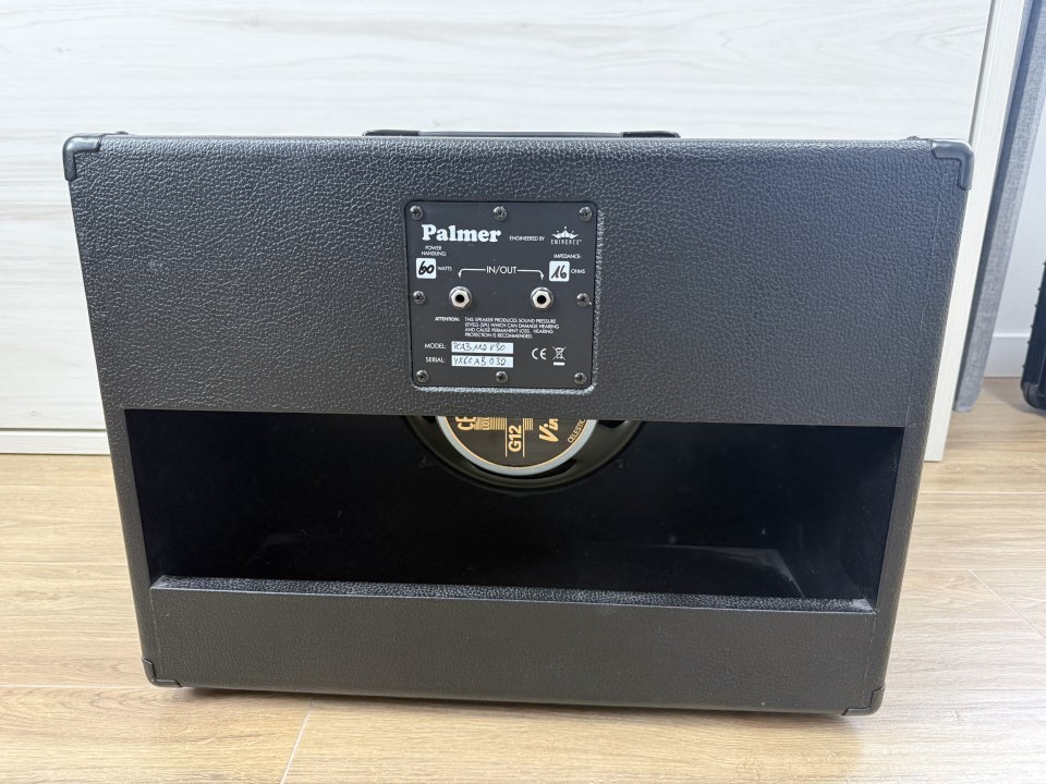 Pantalla Palmer 1x12 con Celestion V30