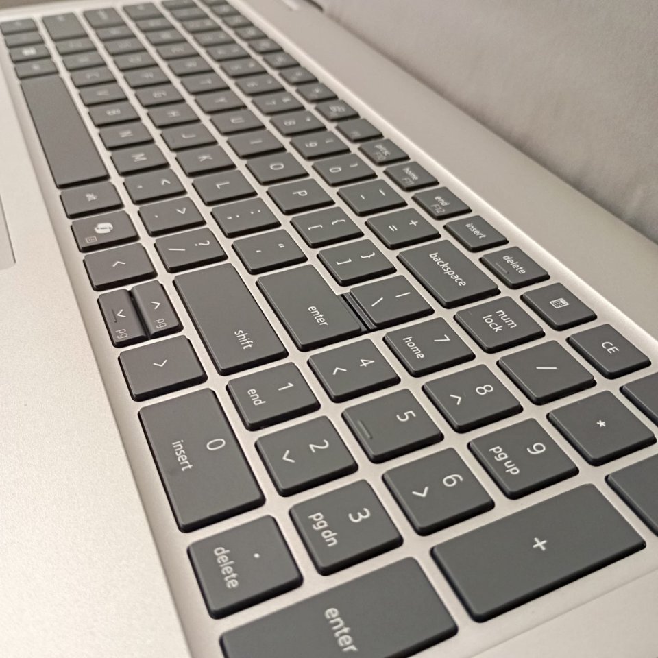 Portátil Dell Pro 16 Plus Ultra 7 32GB 1TB SSD de segunda mano · Foto 4 de 6 · Girona · 1050 €