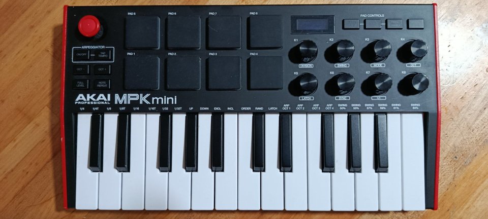 Akai MPK Mini MIDI Controller en perfecto estado de segunda mano · Foto 6 de 8 · Cantabria · 65 €