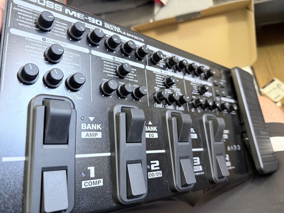 Pedalera BOSS ME-90 de segunda mano · Foto 2 de 8 · Sevilla · 200 €