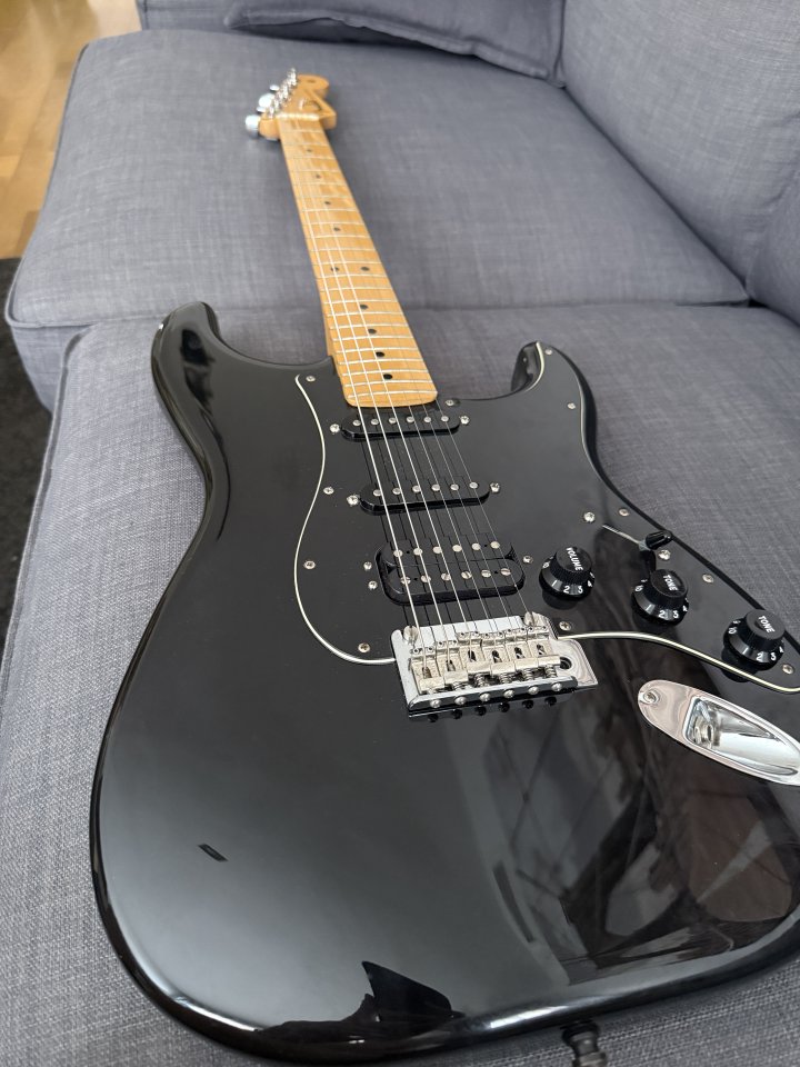 Fender Player Stratocaster HSS 75 aniversario