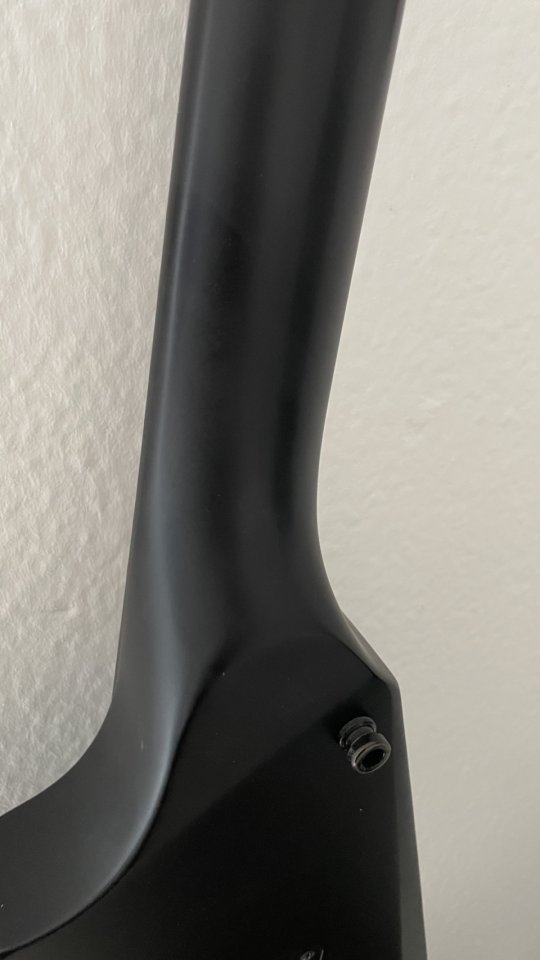 ESP Ltd Arrow Black Metal + estuche + accesorios de segunda mano · Foto 4 de 6 · Castellón · 1100 €