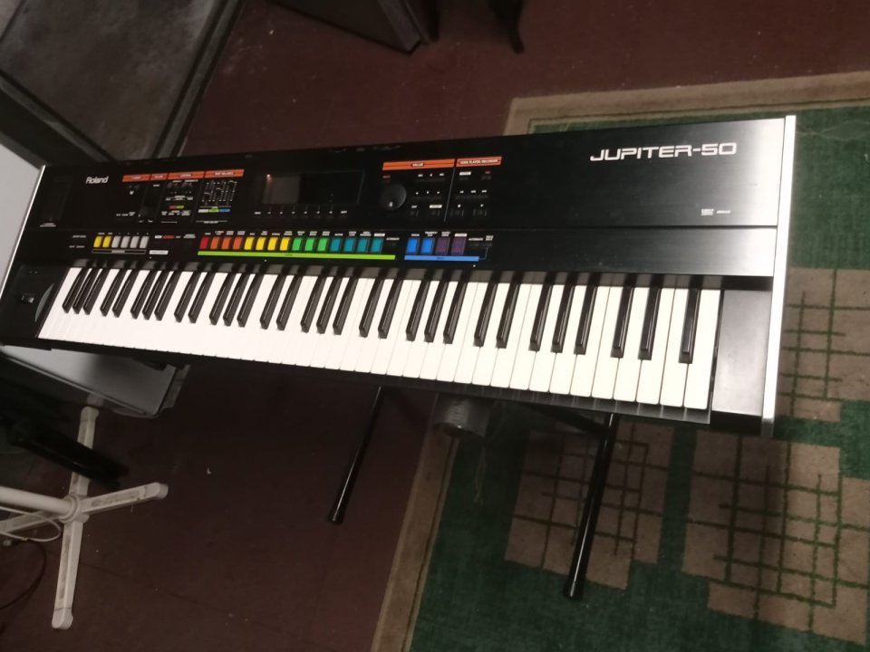 Roland Jupiter 50 de segunda mano · Foto 1 de 4 · Araba · 950 €