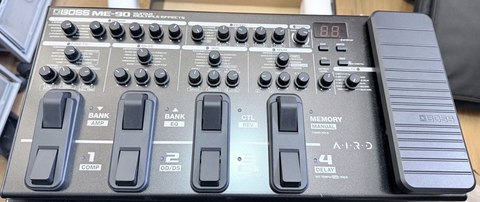 Pedalera BOSS ME-90 de segunda mano · Foto 5 de 8 · Sevilla · 200 €