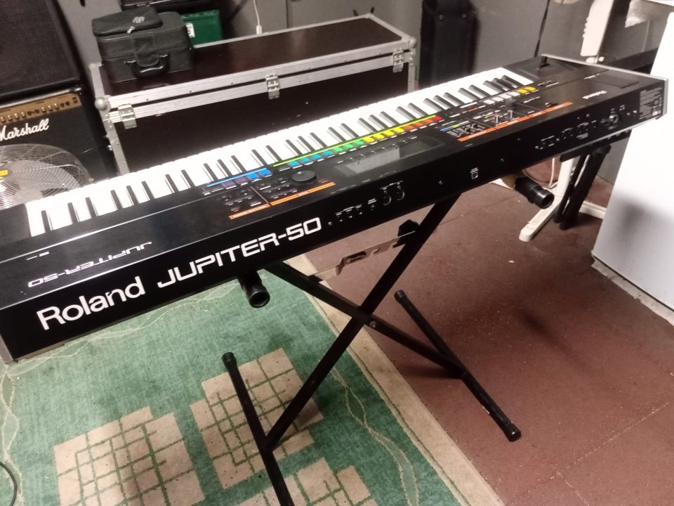 Roland Jupiter 50 de segunda mano · Foto 2 de 4 · Araba · 950 €