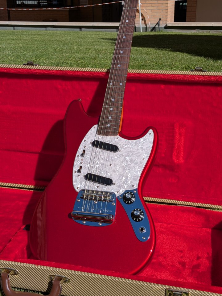 Fender Made in Japan Traditional ’70s Mustang - Candy Apple Red - IMPECABLE de segunda mano · Foto 3 de 10 · Madrid · 1150 €