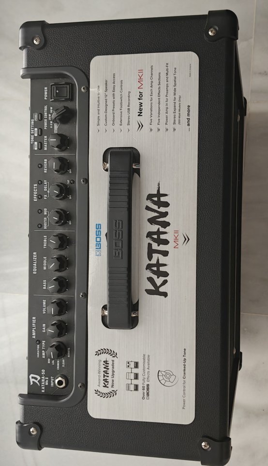 Boss Katana 50mk2 de segunda mano · Foto 3 de 3 · Almería · 180 €