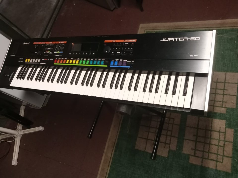 Roland Jupiter 50 de segunda mano · Foto 3 de 4 · Araba · 950 €