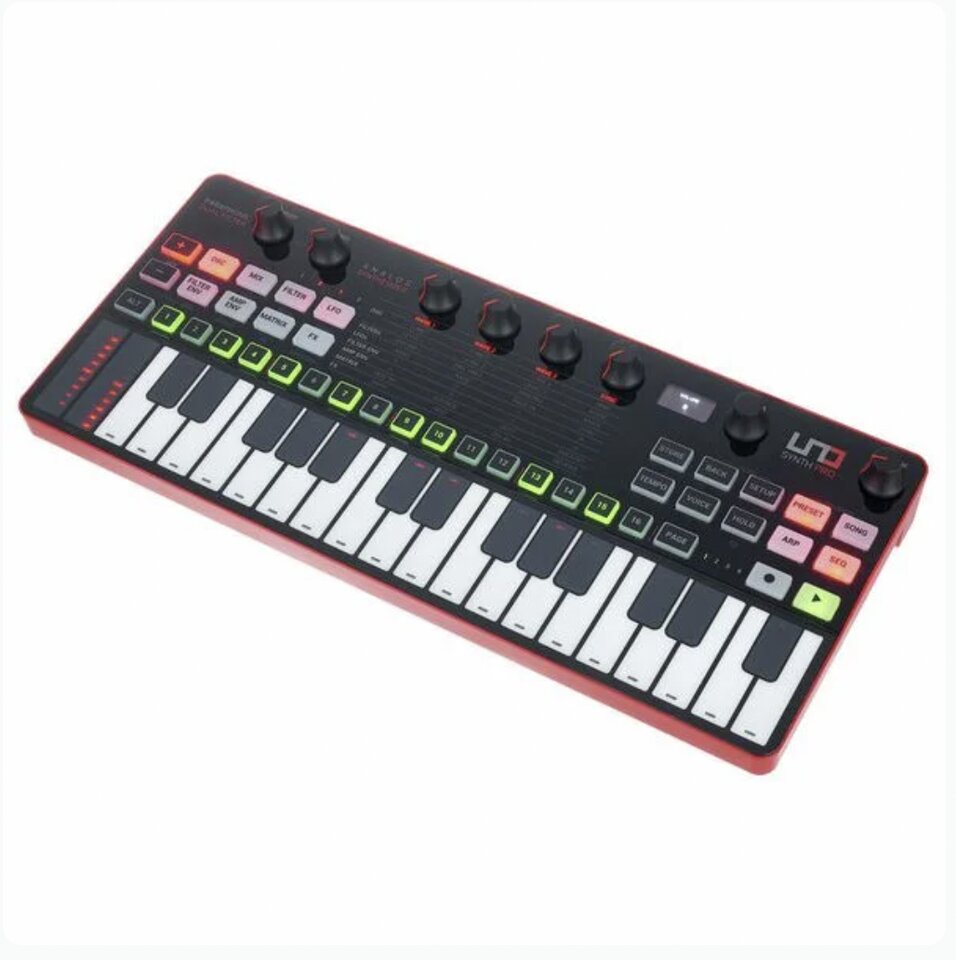 IK Multimedia UNO Synth Pro Desktop nuevo