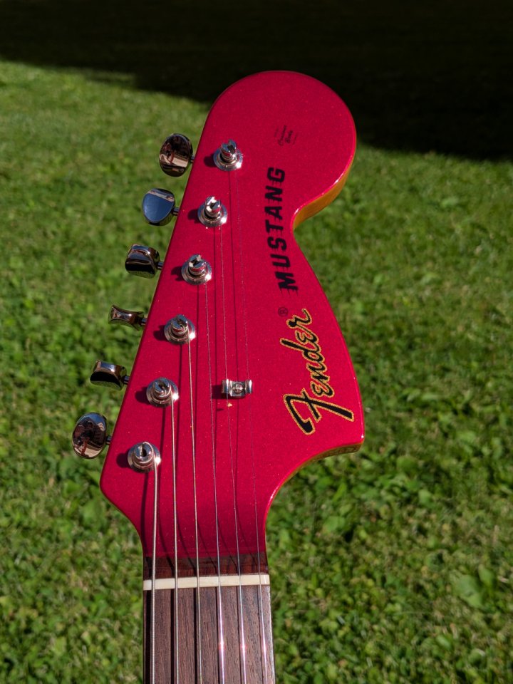 Fender Made in Japan Traditional ’70s Mustang - Candy Apple Red - IMPECABLE de segunda mano · Foto 5 de 10 · Madrid · 1150 €
