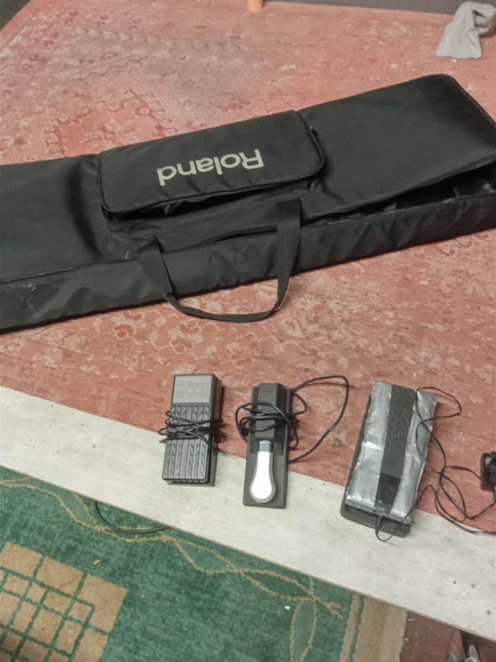 Roland Jupiter 50 de segunda mano · Foto 4 de 4 · Araba · 950 €