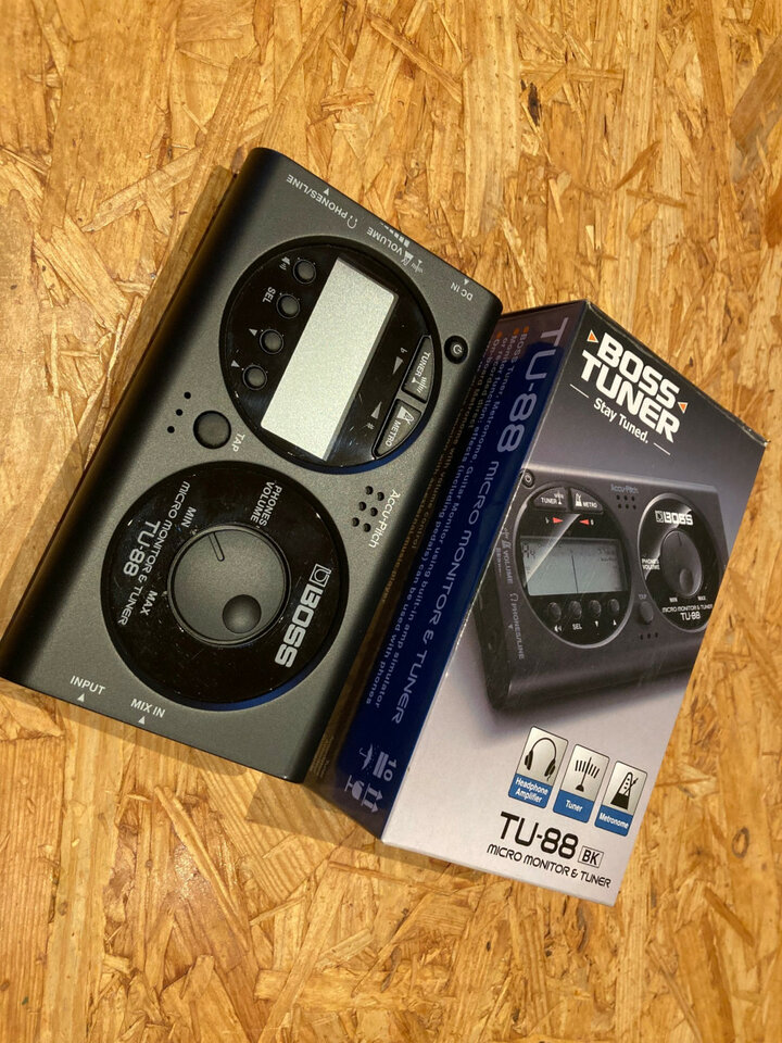 Afinador y metrónomo BOSS TU-88