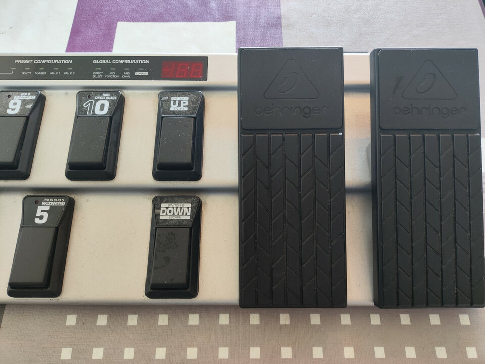 Pedalera Behringer FCB1010