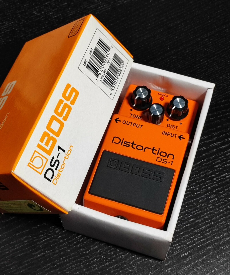 Pedal de distorsión BOSS DS-1 Distortion