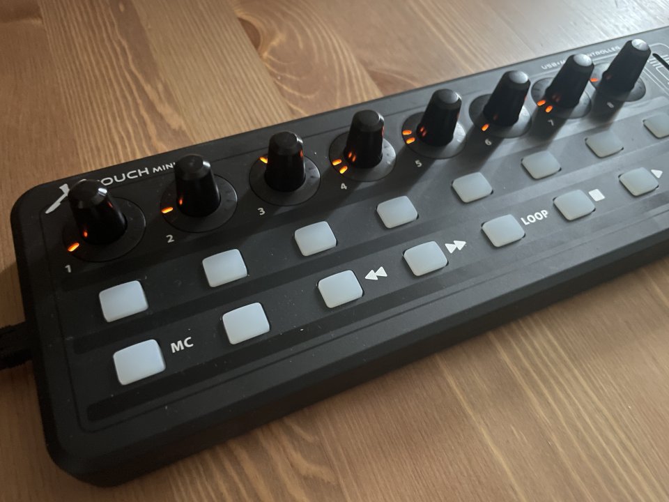 Behringer x-touch mini NUEVO de segunda mano · Foto 3 de 3 · Sevilla · 70 €