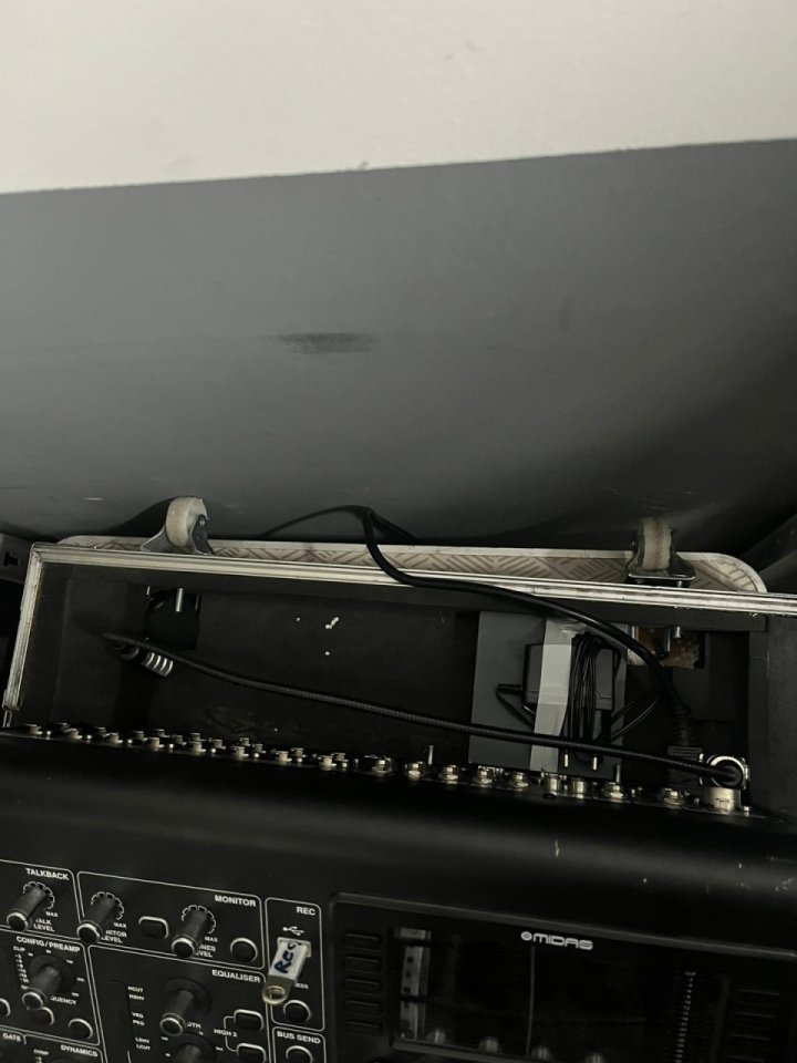 Mesa de sonido M32R Live