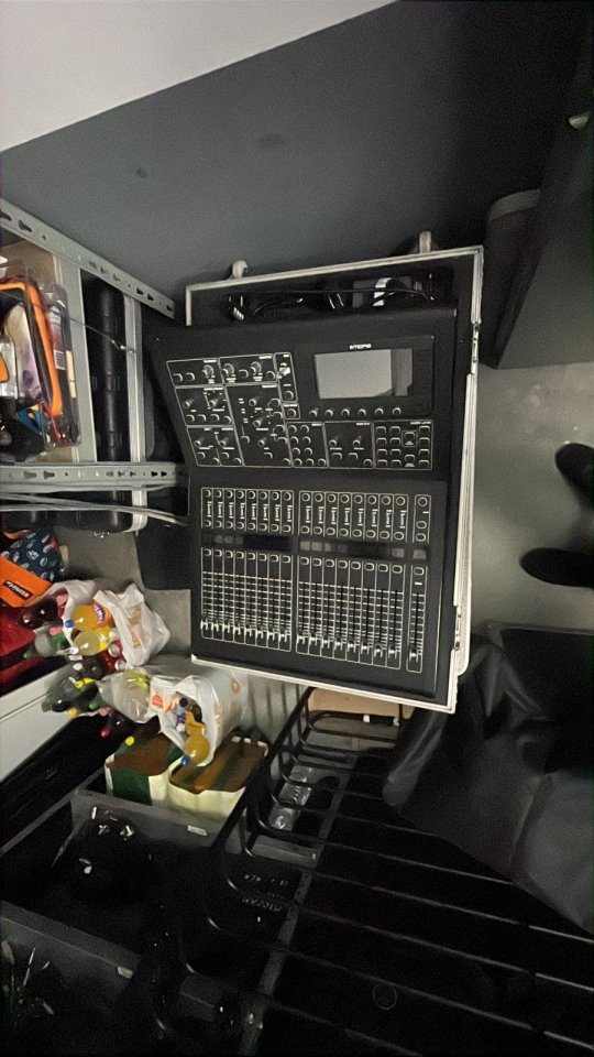 Mesa de sonido M32R Live