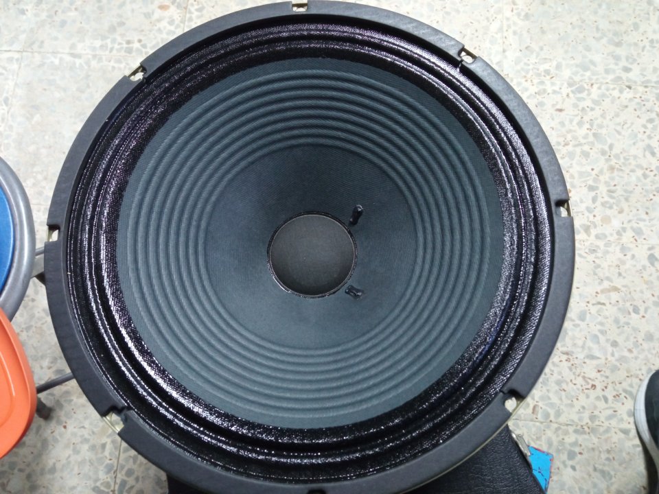 Celestion V-Type 12" 8 ohm. Nuevo! de segunda mano · Foto 2 de 6 · Pontevedra · 60 €