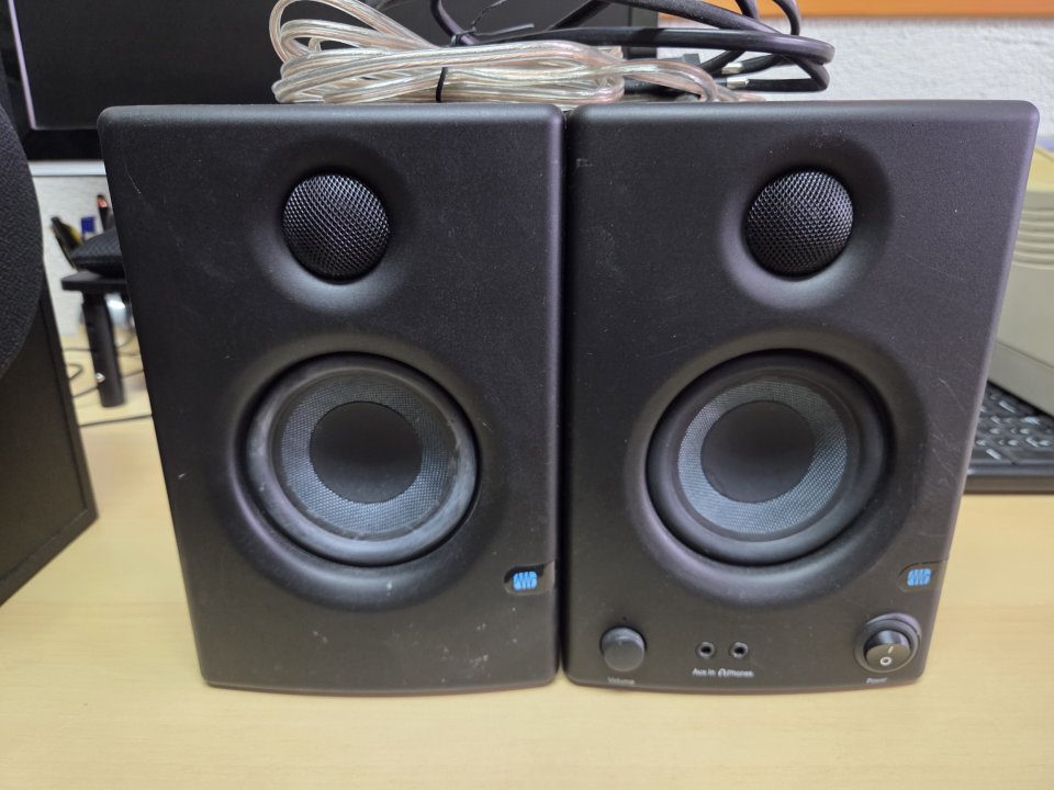 Monitores de estudio PreSonus Eris E3.5 - Impecables de segunda mano · Foto 1 de 2 · Barcelona · 80 €
