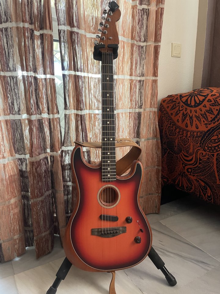 Hazme una oferta Guitarra Híbrida Fender American Acoustasonic Stratocaster (Sunburst) de segunda mano · Foto 2 de 9 · Sevilla · 1450 €