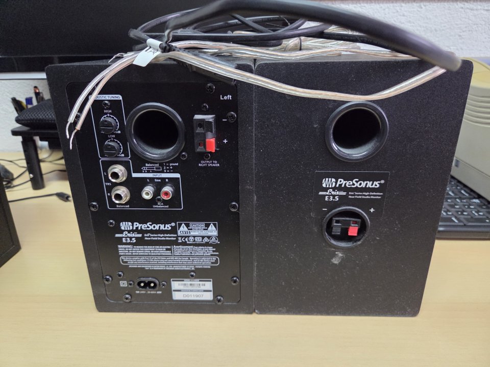 Monitores de estudio PreSonus Eris E3.5 - Impecables de segunda mano · Foto 2 de 2 · Barcelona · 80 €