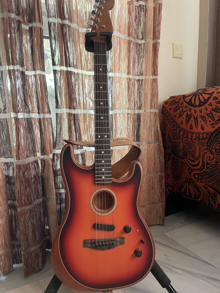 Hazme una oferta Guitarra Híbrida Fender American Acoustasonic Stratocaster (Sunburst) de segunda mano · Foto 3 de 9 · Sevilla · 1450 €
