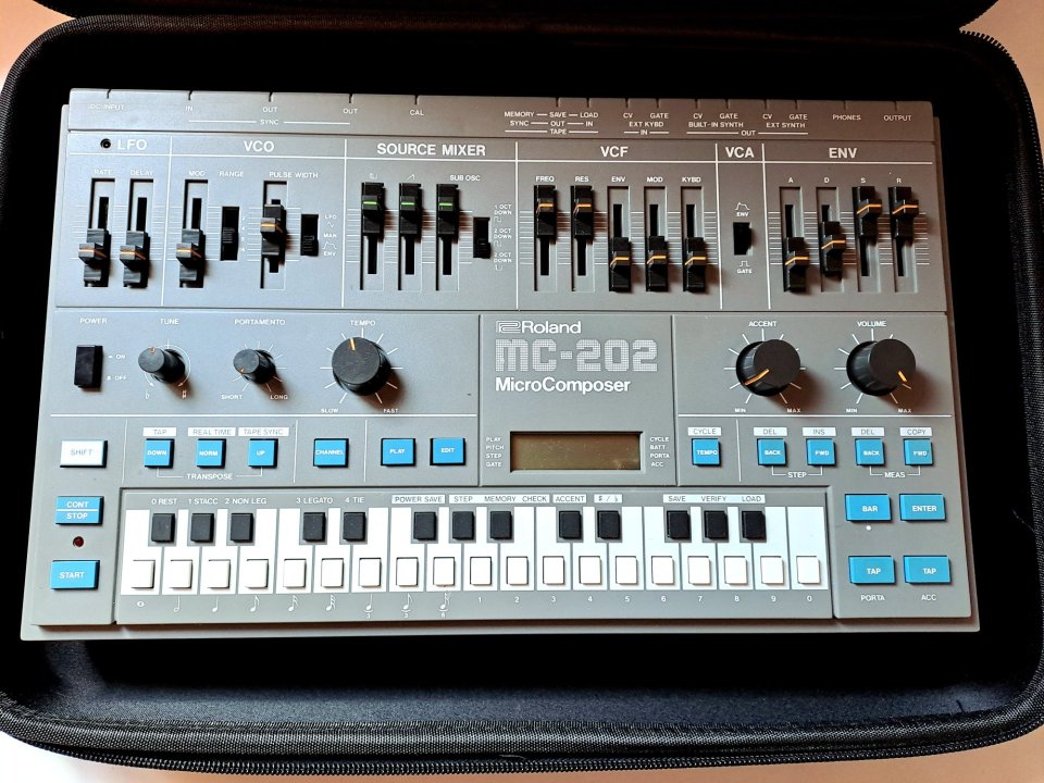 Roland MC202