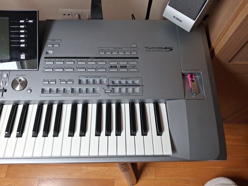 Teclado Yamaha Tyros-5 76 teclas. de segunda mano · Foto 4 de 10 · Murcia · 1750 €