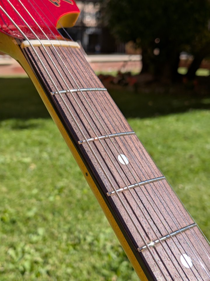 Fender Made in Japan Traditional ’70s Mustang - Candy Apple Red - IMPECABLE de segunda mano · Foto 6 de 10 · Madrid · 1150 €