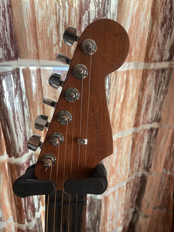 Hazme una oferta Guitarra Híbrida Fender American Acoustasonic Stratocaster (Sunburst) de segunda mano · Foto 6 de 9 · Sevilla · 1450 €