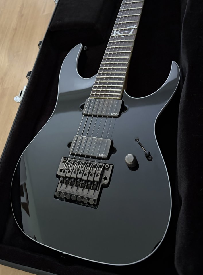 Ibanez Prestige K7 (7 Cuerdas) de segunda mano · Foto 3 de 7 · Barcelona · 1299 €