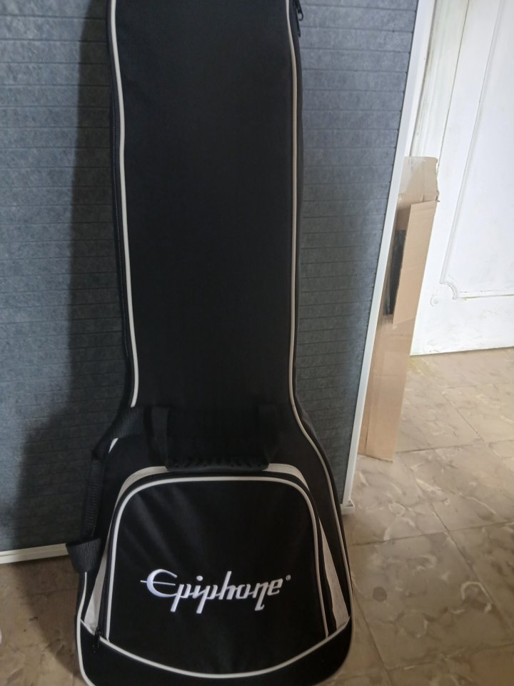 Vendo Epiphone Les Paul Custom Ebony de segunda mano · Foto 2 de 4 · Barcelona · 500 €