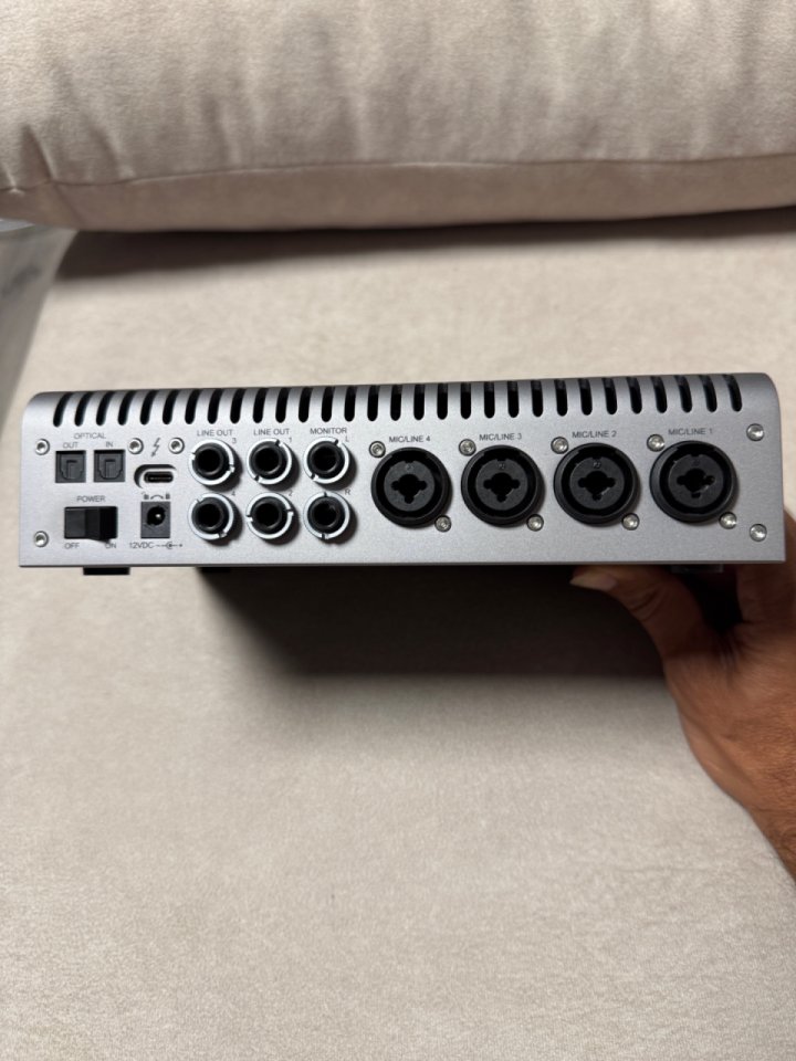 Apollo x4 Gen 2 ((Universal audio) de segunda mano · Foto 4 de 9 · Sevilla · 1250 €