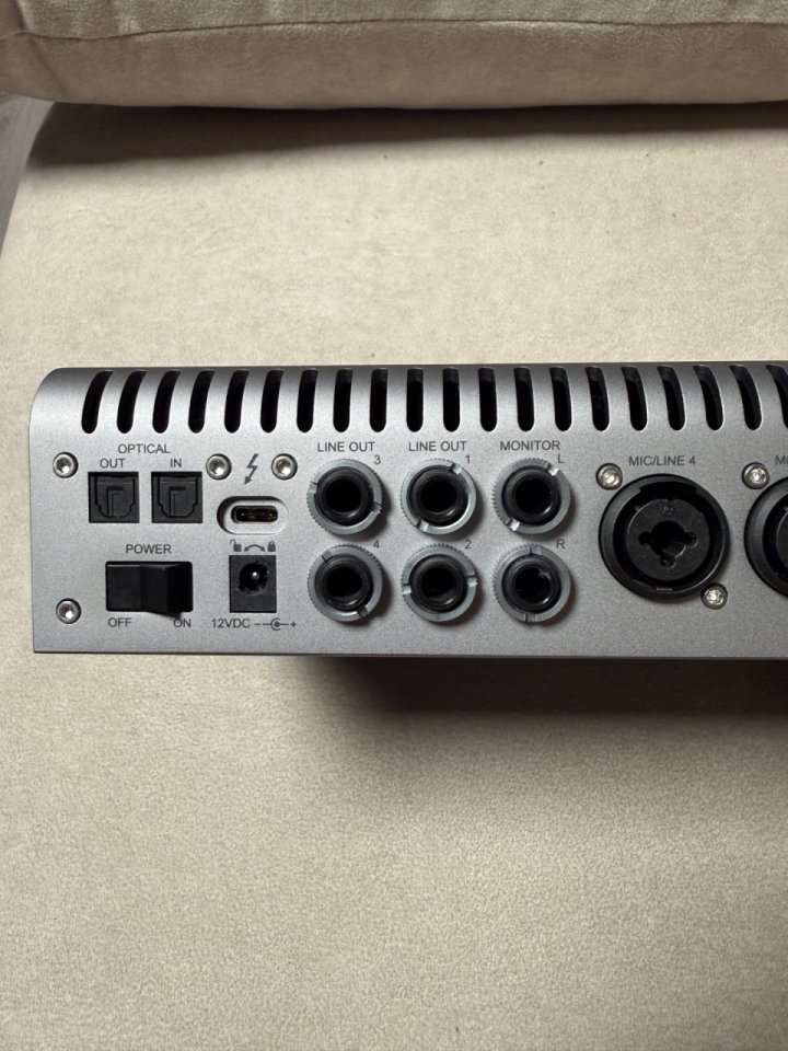 Apollo x4 Gen 2 ((Universal audio) de segunda mano · Foto 6 de 9 · Sevilla · 1250 €