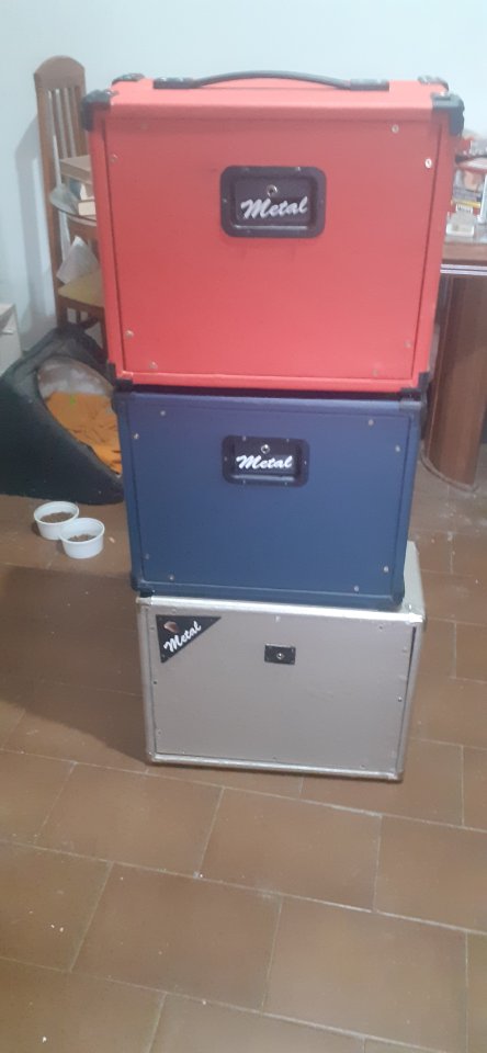 Tres últimas pantallas 1x12 artesanales en tolex, azul, rojo y color cobre