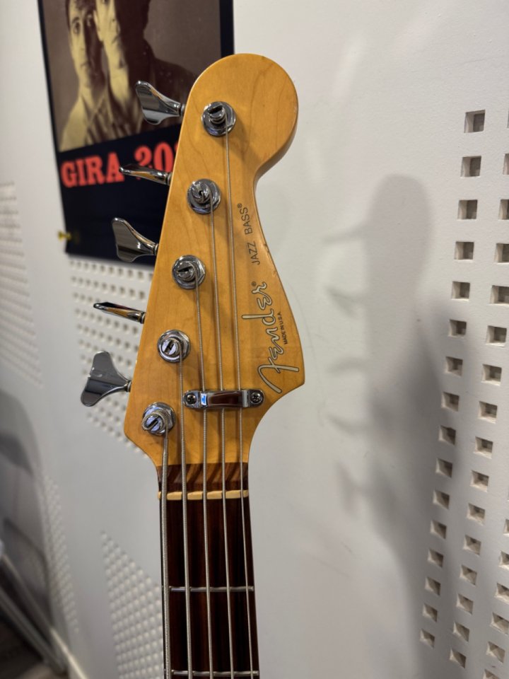 Fender jazz bass v 1997 sunburst de segunda mano · Foto 1 de 9 · Valladolid · 1550 €