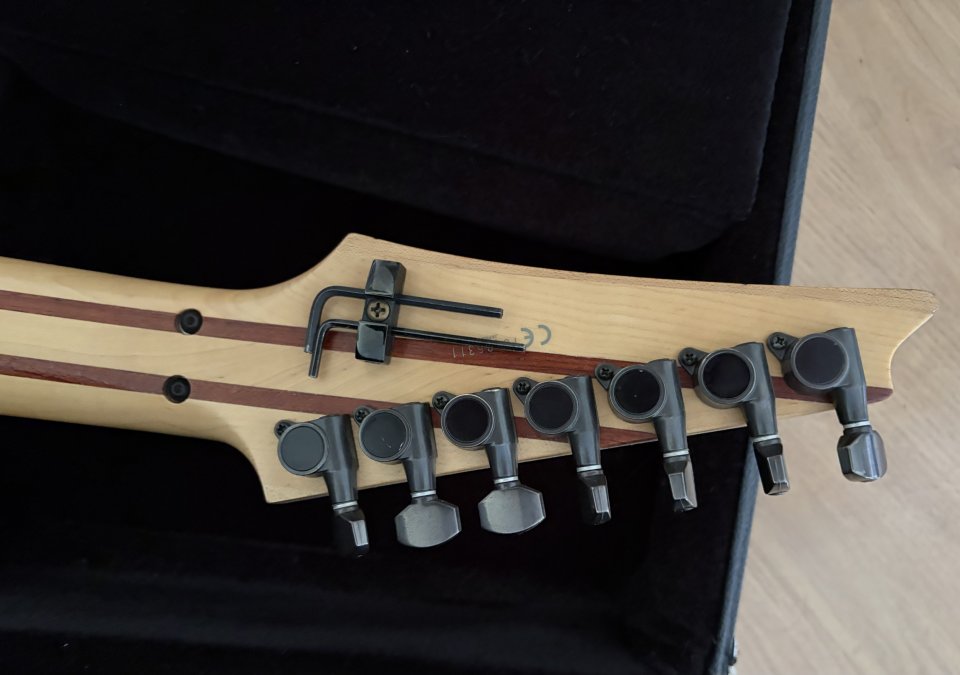 Ibanez Prestige K7 (7 Cuerdas) de segunda mano · Foto 7 de 7 · Barcelona · 1299 €