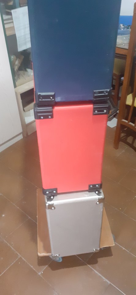 Tres últimas pantallas 1x12 artesanales en tolex, azul, rojo y color cobre