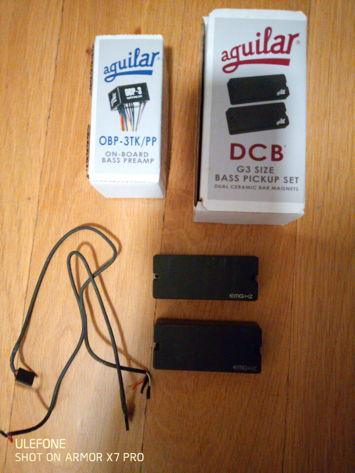 Bass VI  Ibanez SRC6 con previo Aguilar OBP-3tK/PP y 2 Aguilar DCB G3