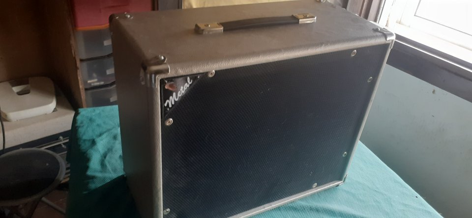 Tres últimas pantallas 1x12 artesanales en tolex, azul, rojo y color cobre